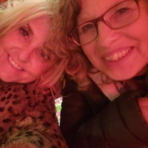 Meet your Poshers, Missy & April!